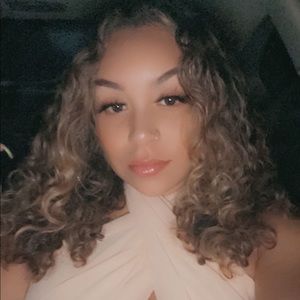 Meet your Posher, Angie